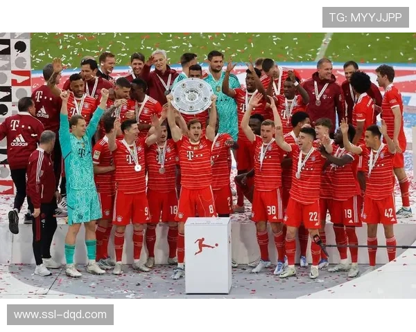 少打一人时的战术调整：拜仁十人应战保持零封的防守组织